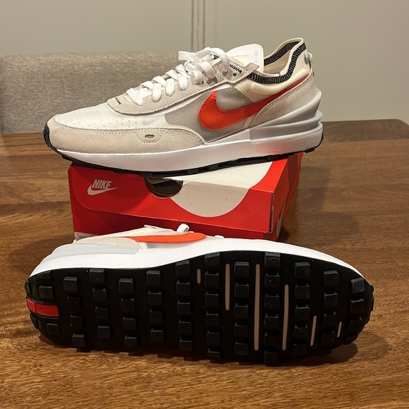 Nike Waffle One White/Picante Red Size 10 NWT In Box - Picture 2 of 7